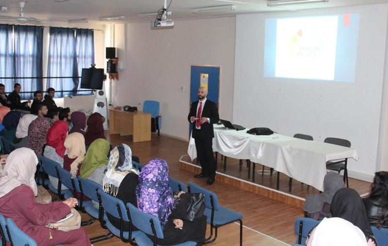 العربية الأمريكية تعقد ورشة عمل لطلبتها حول آلية تطوير الأعمال الريادية